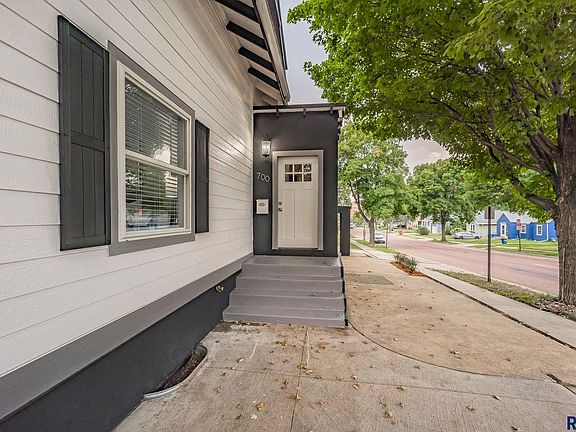 5th image of 700 S Grange Ave