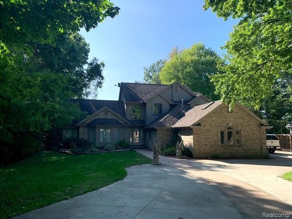2739 Riverside Dr Port Huron Mi 48060 Zillow
