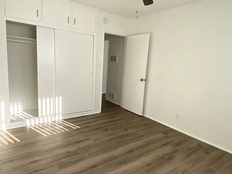 Grismer Cove Apartments — Photo 18