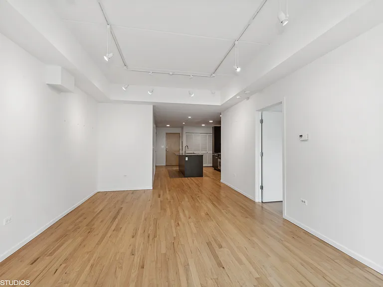 1422 N La Salle St #302 — Photo 7