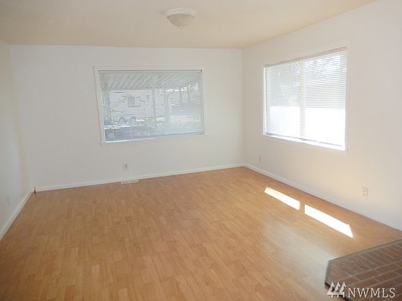 4th image of 13716 Cedar Cir E