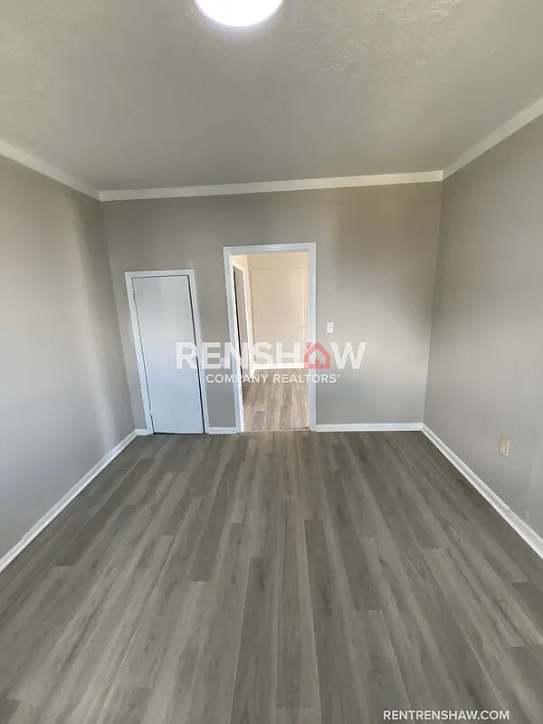 109 S Church St — Photo 4