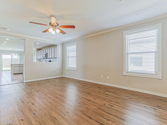 3rd image of 1071 E Leslie Cir