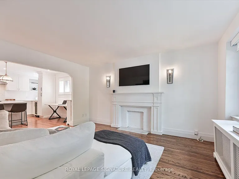 42 Strathgowan Ave #MAIN — Photo 2