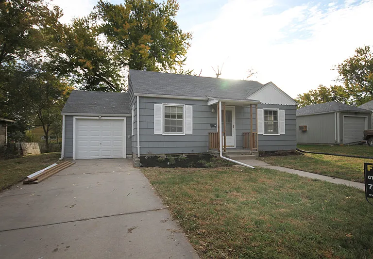 109 Sunset Dr — Photo 2