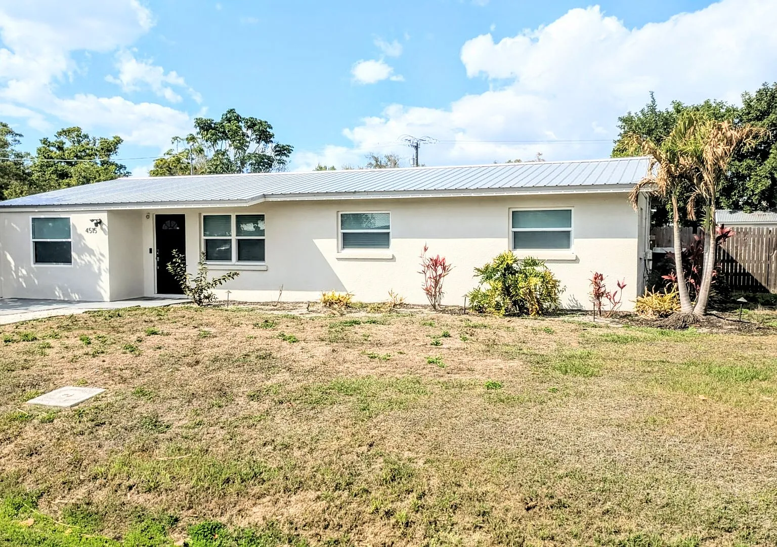 Short-Term Vacation Rental Updated 4-Bedroom Pool Home With Spacious Living Areas — Photo 1