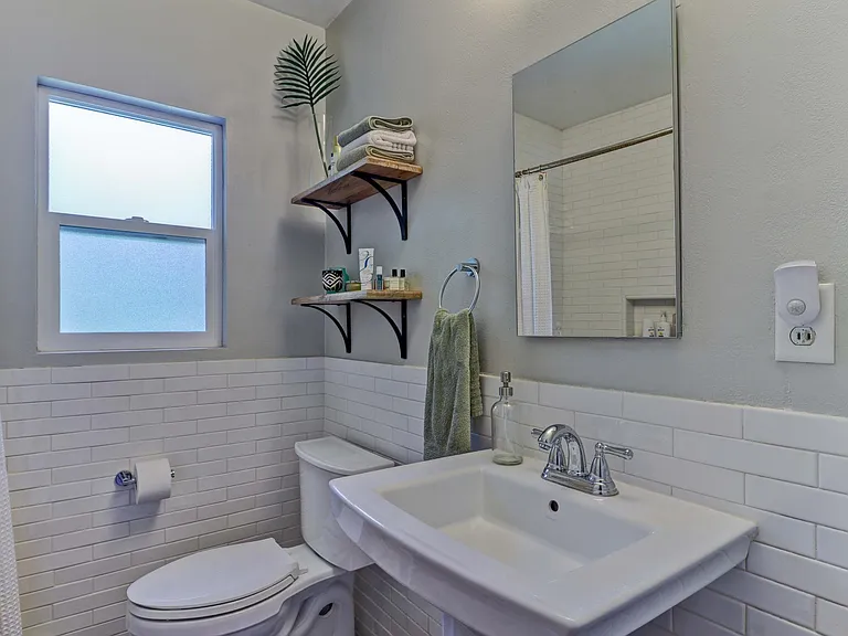 3021 Rhodelia Ave — Photo 10
