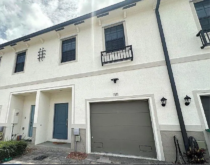 3 bed, 1446 sqft, $2,850 — Photo 1