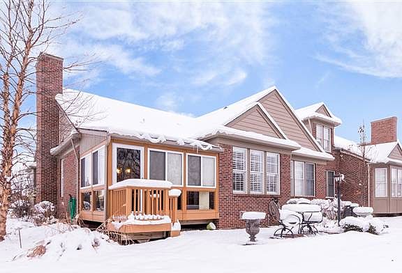 2nd image of 49072 Rainbow Ln S
