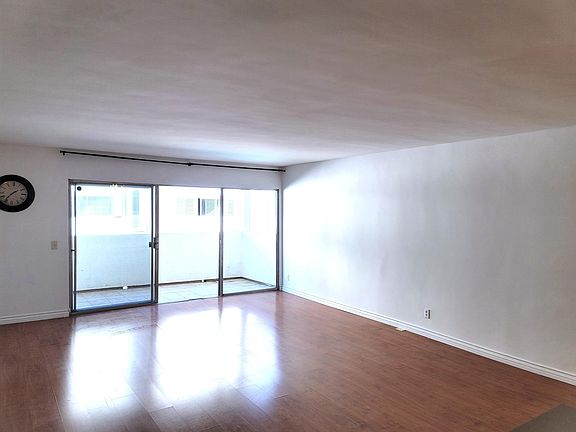 5th image of 5454 Zelzah Ave APT 114