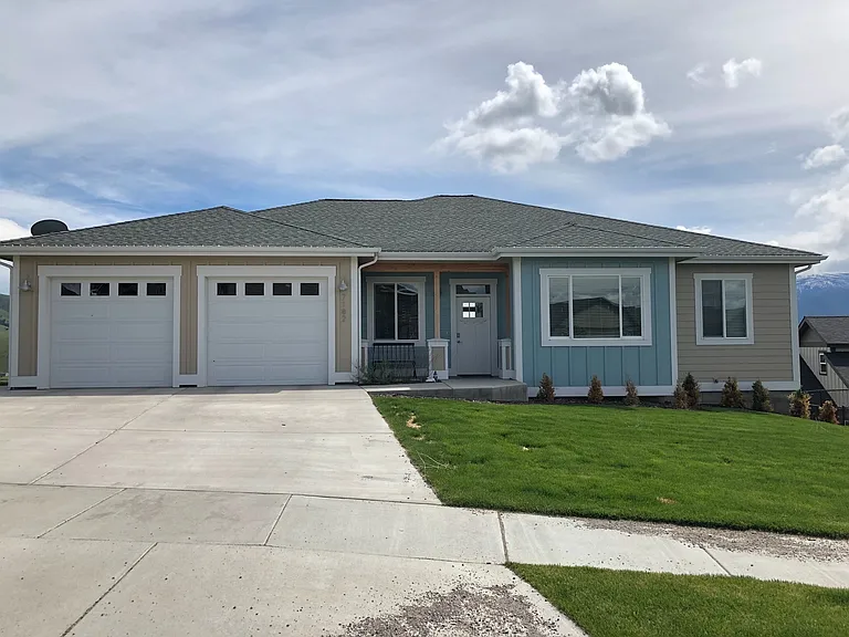 7182 Avery Ln — Photo 1