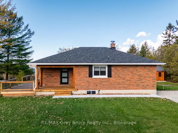 105 John St, Georgian Bluffs, ON N0H 2T0