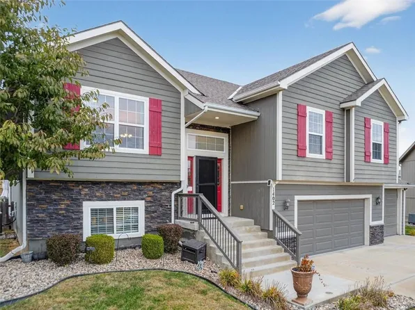 1402 NE 182nd St, Smithville, MO 64089