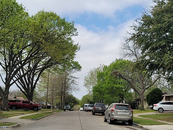 4th image of 310 W Celeste Dr