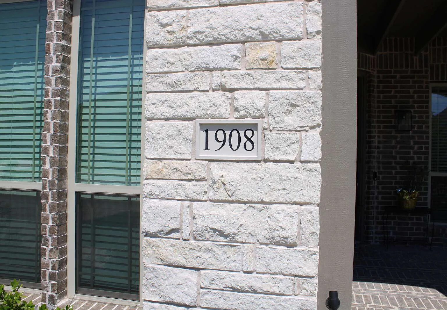 4 bed, 3.5 bath, 3429 sqft, $3,395 — Photo 3