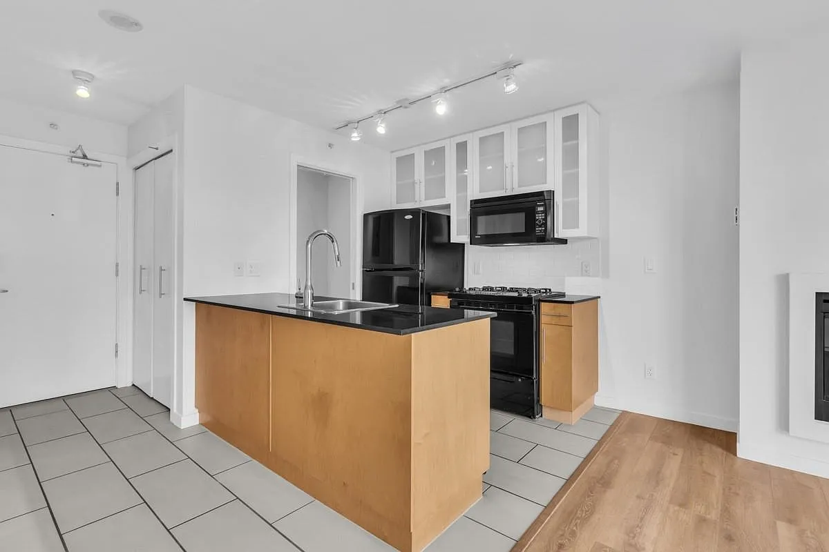Studio, 401 sqft, $2,095 — Photo 2