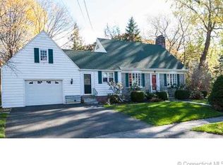 29 Meadowbrook Rd, Hamden, CT 06517