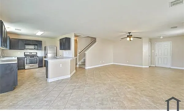 18211 Temple Hill Ln — Photo 2