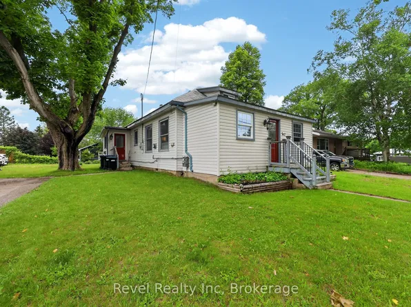 762 7th Ave, Tay, ON L0K 1R0