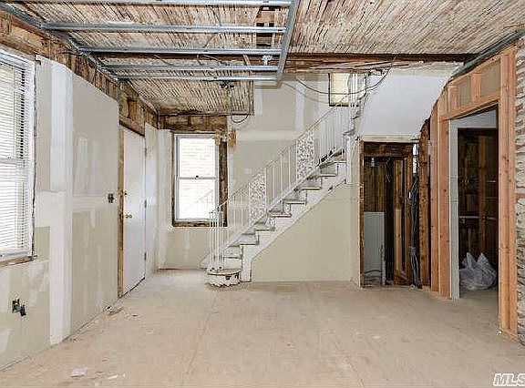 3rd image of 560 Beach 132nd St
