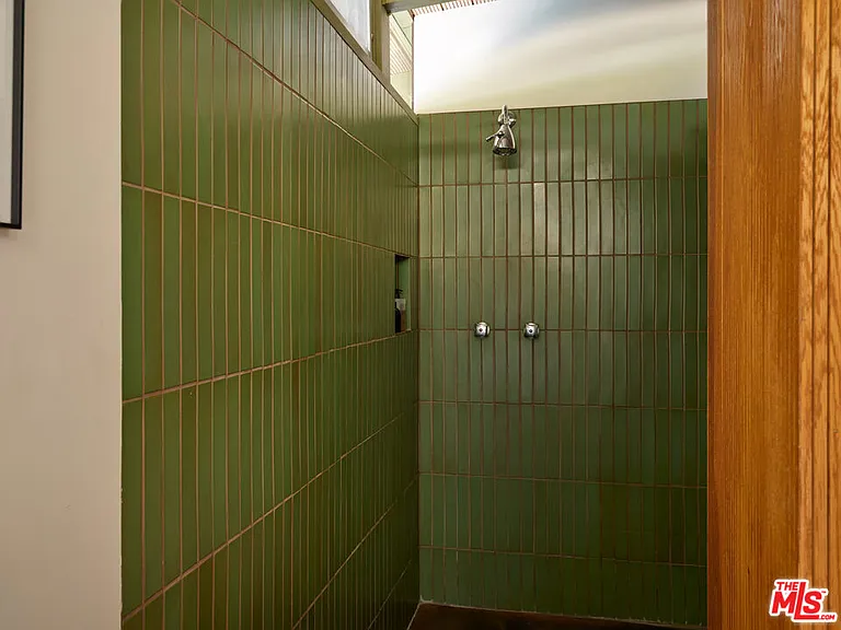 8973 Wonderland Park Ave — Photo 27