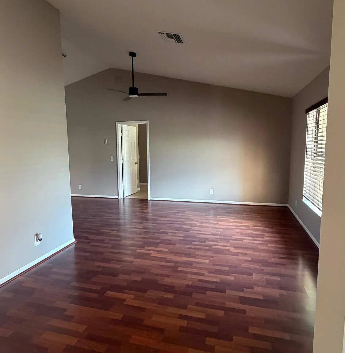 4 bed, 2.0 bath, 1915 sqft, $4,500 — Photo 3