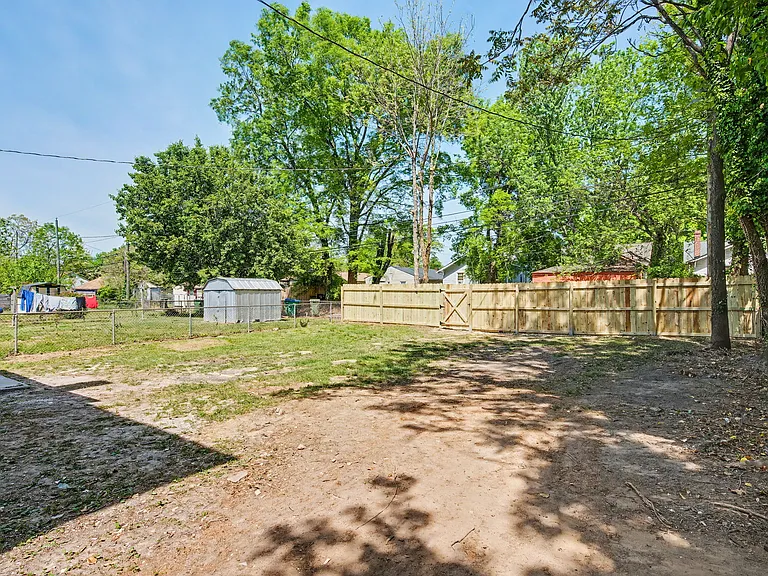 512 Bancroft Ave — Photo 6