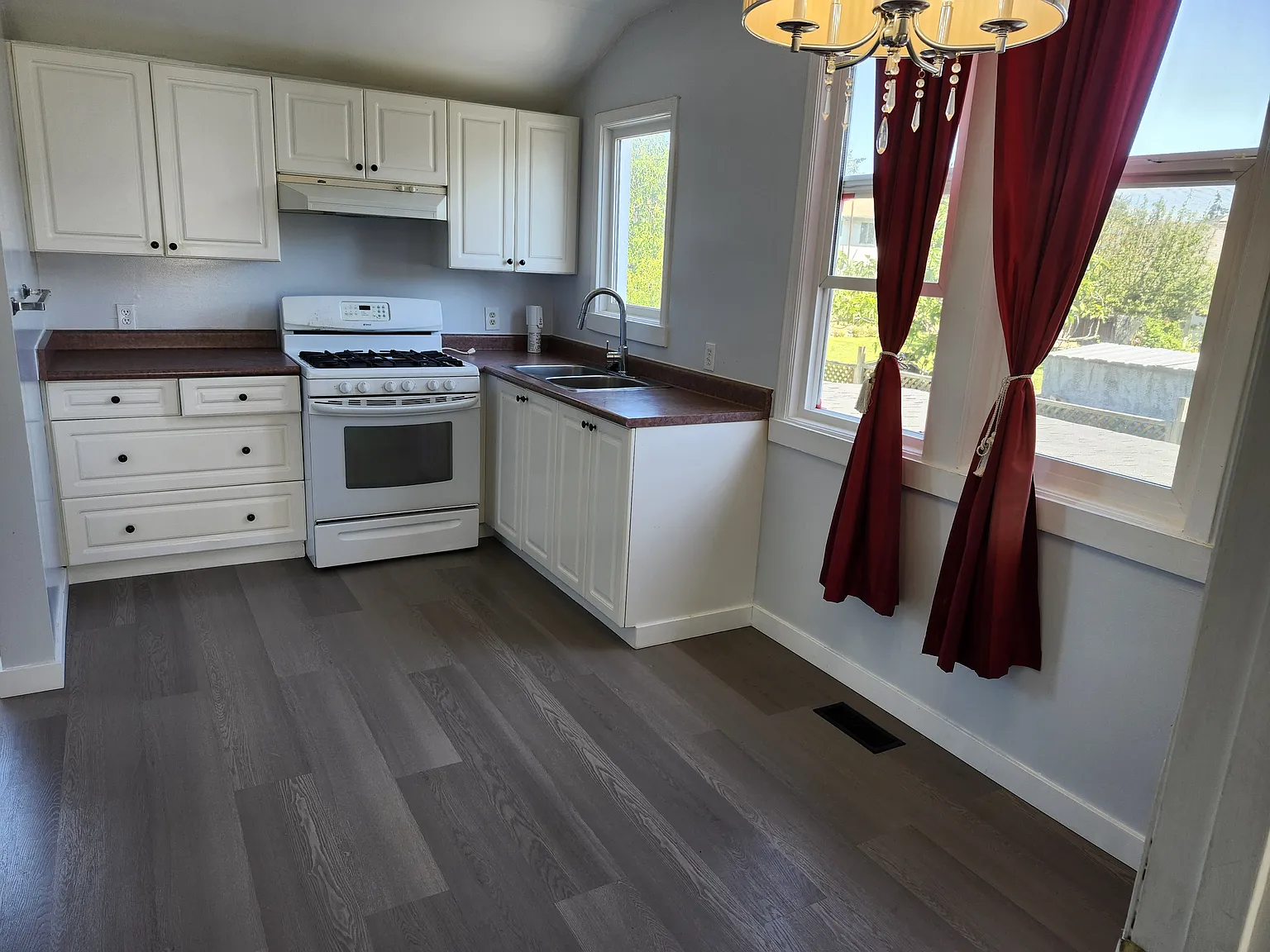 McKenzie Ave, Saanich — Photo 4