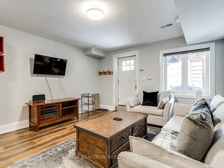 1319 Gerrard St E #LOWER — Photo 3