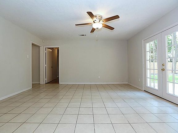 3rd image of 5839 Effingham Dr