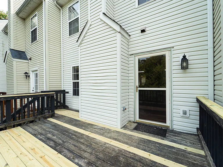 413 Lakeview Ct — Photo 42
