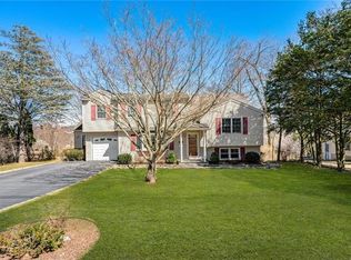 25 Foxhill Rd, Valhalla, NY 10595