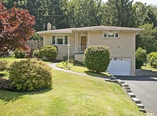 23 Woodland Dr, Coraopolis, PA 15108