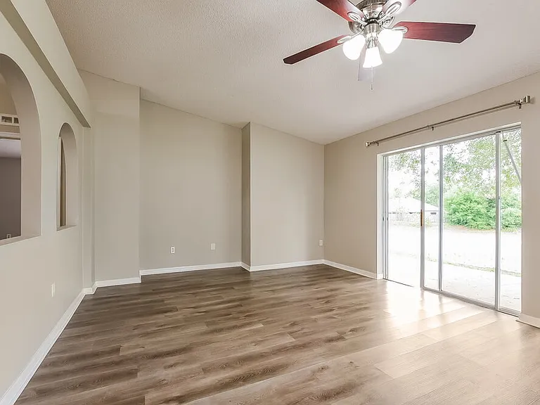 932 Vanderbilt Dr — Photo 9