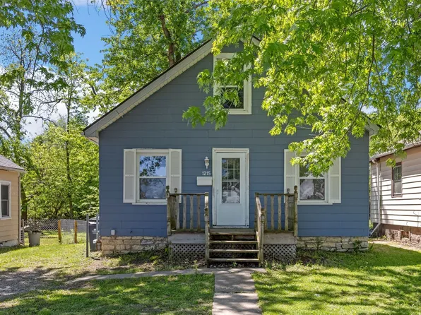 1215 19th Ave SW, Cedar Rapids, IA 52404