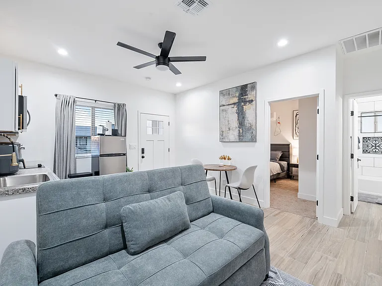 2750 W Pima St #B — Photo 17