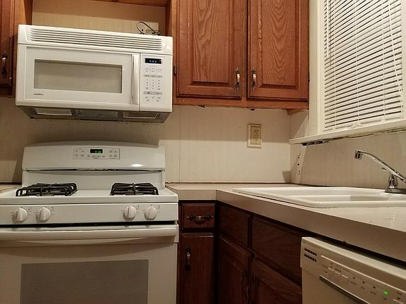 5th image of 1310 N Bourland Ave