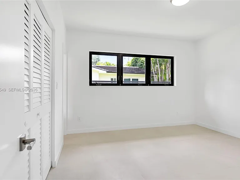 950 Bayamo Ave — Photo 33