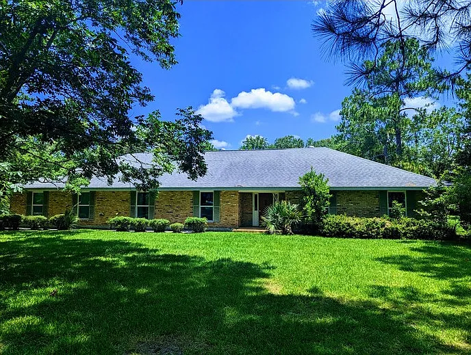 4 bed, 2.5 bath, 3300 sqft, $3,500 — Photo 2