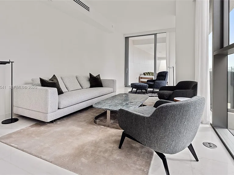 300 S Biscayne Blvd #1404W — Photo 9