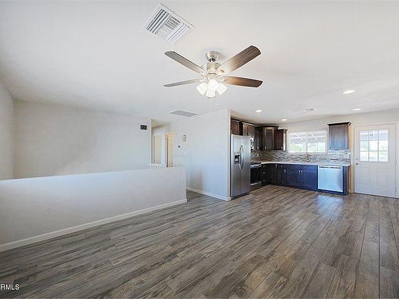 3rd image of 2133 E Greenway Dr