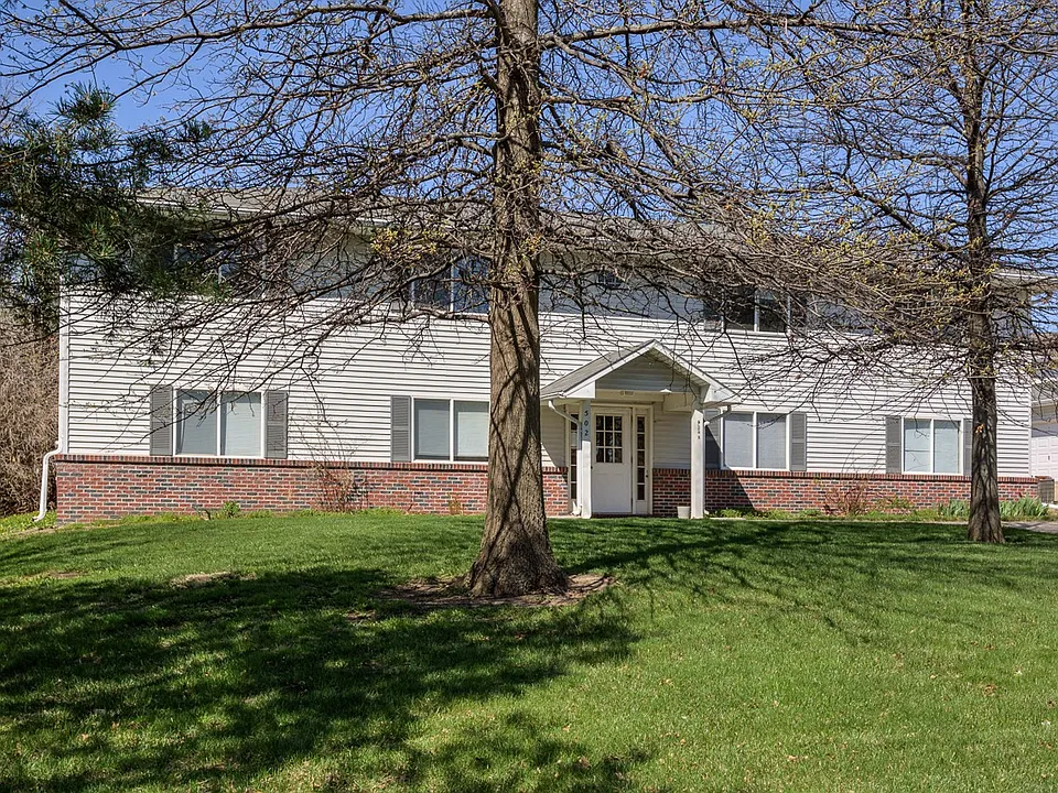 Front exterior of Gretna Oaks.