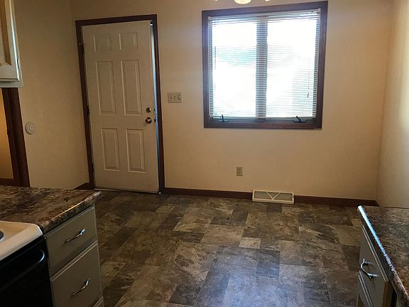 Large eating area in kitchen