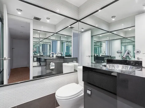 250 East 40th Street image 7 of 15