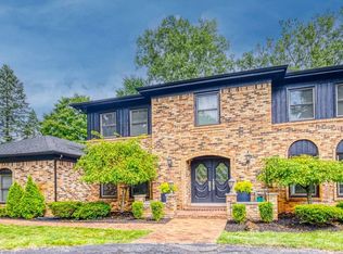 6211 Saint James Dr, West Bloomfield, MI 48322