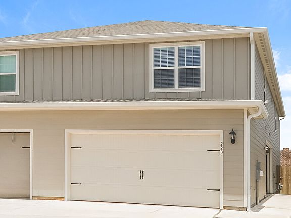 4th image of 220 Marsh Ln
