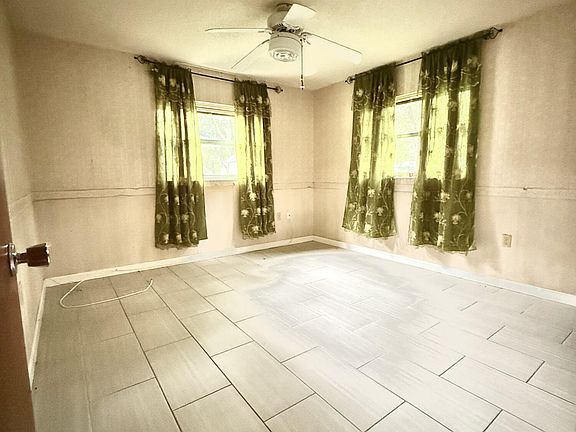 5th image of 275 SE 16TH Avenue