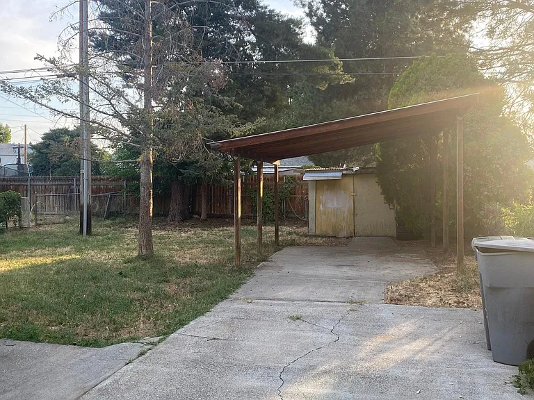 1411 McPherson Ave — Photo 3