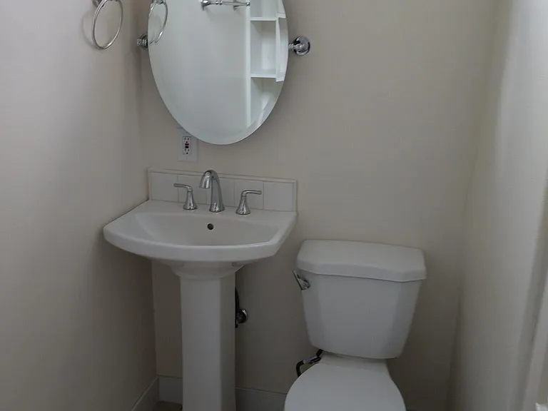 1454 E Chevy Chase Dr #C — Photo 6