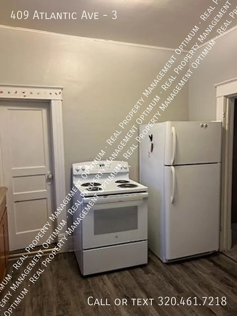 2 Bedroom 1 bath Unit - Remodeled Available Now — Photo 2